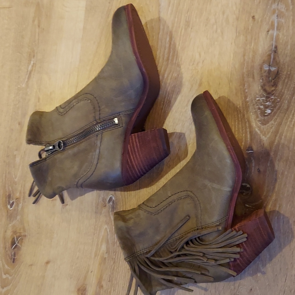 Sam Edelman Green Louis Olive Green Ankle heeled boots booties size 7